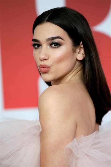 In 2015, she was endorsed with warner music group and delivered her first single before long. Dua Lipa Chopped Her Hair Off & The Look Will Make You Want To Reach For The Scissors
