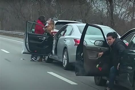 Angry Women Come To Blows In Road Rage Fight On Highway Altdriver