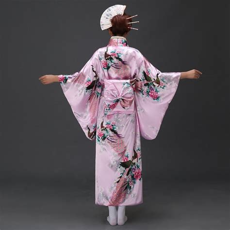 Ce Kimono Long Rose Pour Femme Te Fera Voyager Au Magnifique Pays Du