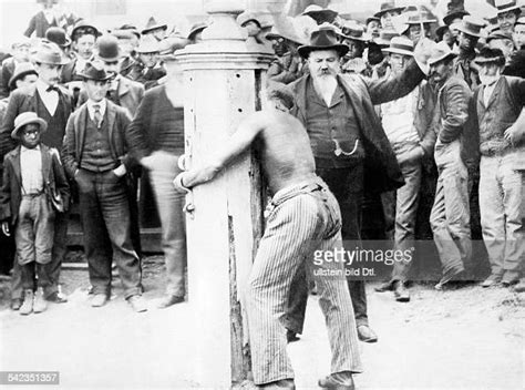 An American Slave Being Whipped Undated Nieuwsfotos Getty Images