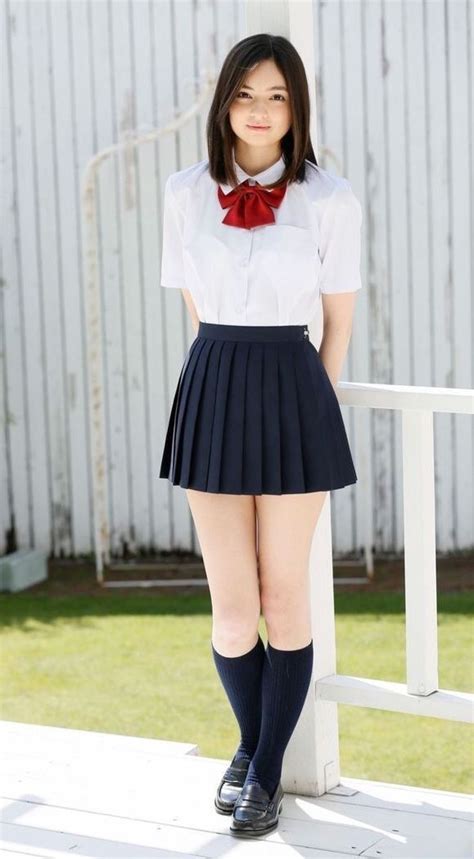 足が長いね Japanese School Uniform Girl School Girl Japan School Uniform
