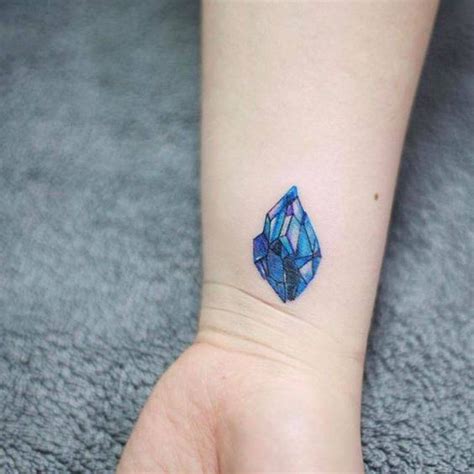 Crystal Tattoo 42 Timeless Gemstone Tattoo Ideen Die Viel Glück