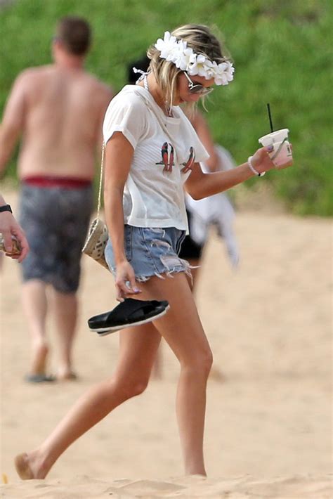 Emma Roberts And Evan Peters At The Beach In Hawaii Pictures Popsugar