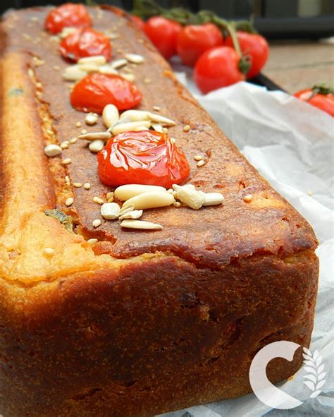 Il plumcake salato senza glutine è una ricetta semplice per preparare una soffice torta rustica, realizzata interamente con farina gluten free, quindi adatte anche ai celiaci. Plumcake salato alle verdure senza glutine