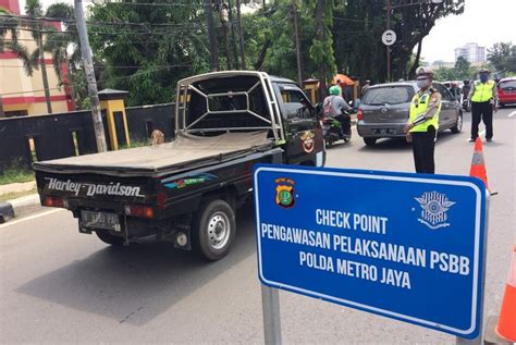 Dalam pergub ini, intinya ditetapkan pada prinsipnya bahwa seluruh masyarakat jakarta selama 2 minggu ke depan diharapkan untuk berada. PSBB Transisi di DKI Jakarta Diperpanjang Selama 14 Hari, Mulai 3 Juli 2020 - Emitennews