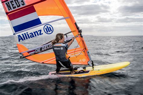 • lilian de geus en kiran badloe (windsurfen. Lilian de Geus support Plastic Soup Surfer