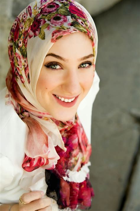 Beautiful And Hot Girls Wallpapers Hijab And Scarf Girls