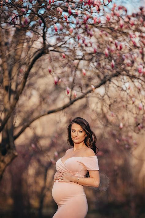 outdoor maternity session in connecticut ct pregnancy photographer