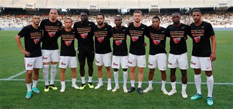 Galatasaray, olimpiakos ile oynanacak özel maç için gittiği yunanistan'da pcr testlerinin kabul olimpiakos ile oynayacağı hazırlık maçı için yunanistan'a giden galatasaray futbol takımı, yunan. Galatasaray'dan Yunanistan'a destek mesajı! - Aspor