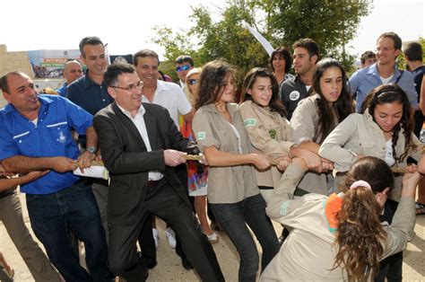 החוק שאני מציע הוא התשובה להחלשת הכנסת על ידי בגצ | בנוסף קרא לסער לבטל את הוועדה שהקים: שר החינוך ביקר הבוקר בבית ספר אורט "מינקוף" ולקח חלק ...