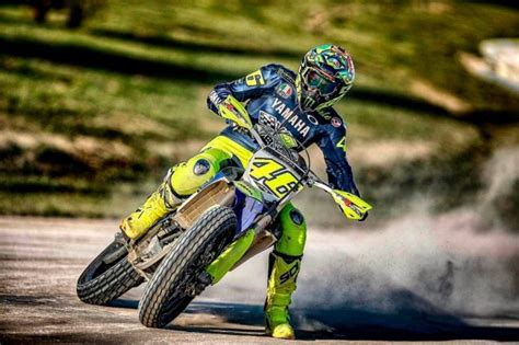 Un piccolo incidente domestico, non meglio specificato, ha al posto di bulega, dal cev, esordirà nel mondiale celestino vietti ramus, che il prossimo anno correrà in moto3 con. Paura per Valentino Rossi, incidente in motocross