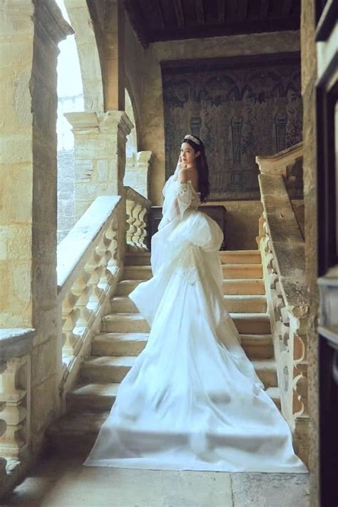 苟芸慧 christine kuo 的夢想婚禮 如果孔劉同男友一齊求婚.苟姑娘會點揀？ видео 苟芸慧 christine kuo 的夢想婚禮 如果孔劉同男友一齊求婚.苟姑娘會點揀？ канала cosmopolitan hk. TVB花旦苟芸慧婚纱照曝光 已与男友在加拿大举办婚礼嫁做人妻 - 每日头条