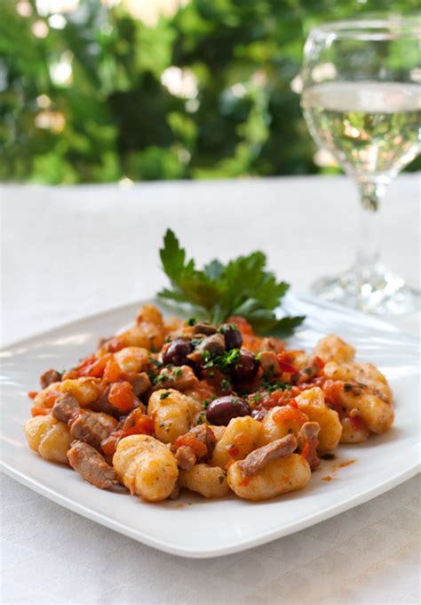 We did not find results for: Gnocchetti al sugo di tonno fresco, taggiasche e Astraio ...