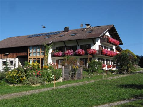 The nearest innsbruck airport is in 51.2 km from the hotel. Haus Sternkopf - Bad Kohlgrub