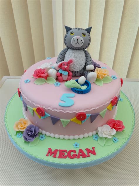 You can reserve this cake for a special occasion. Pin by Aileen on rbab cakes | Birthday cake for cat ...