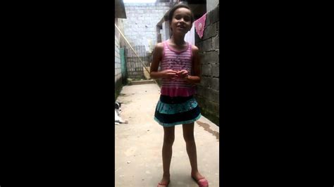 Menina dançando dança da manivela (namorado atormentado). Menina dançando superstar(1) - YouTube