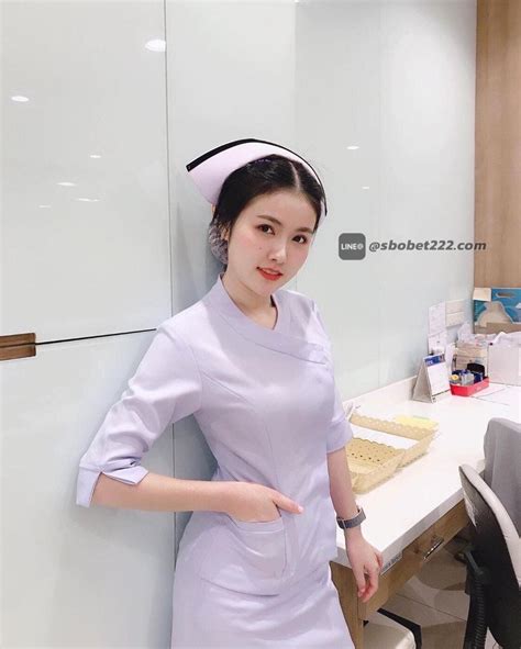 ปักพินโดย achulla ใน uniform styley เพศหญิง พยาบาล ชุดทำงานผู้หญิง