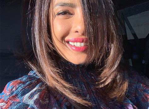 Priyanka Chopra Looks Radiant In Her Sunkissed Selfie From Nyc But Is It Nick Jonas Hand She