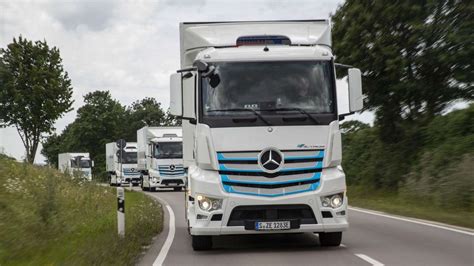 Daimler AG Startet Elektro Revolution Bei Lastwagen Stuttgart