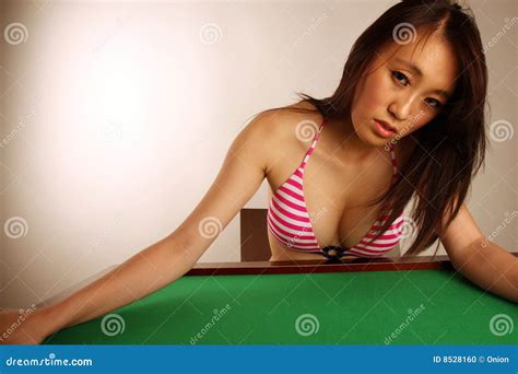 Schönes Asiatisches Mädchen in Einem Bikini Stockfoto Bild von