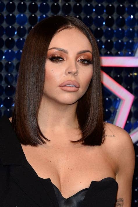 The british pop group little mix is going through a big shakeup. Jesy Nelson Debüts kühnen neuen look, als Sie mit der ...