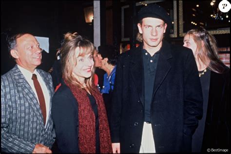 Acteur de 7 nationalités, 1 langue parlée. ARCHIVES - ELISABETH DEPARDIEU ET SON FILS GUILLAUME DEPARDIEU LORS DE L' AVANT PREMIERE DE LA ...