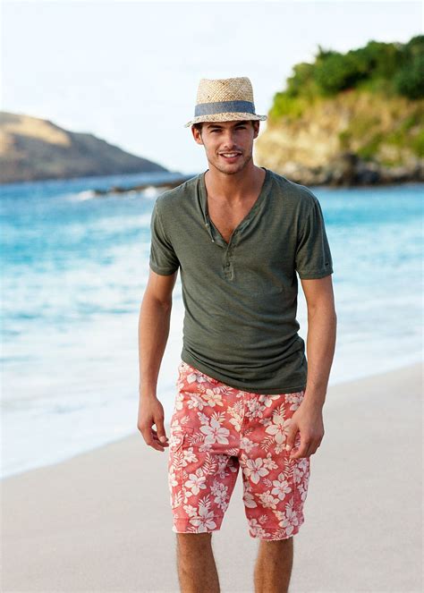 Hawaiian Shorts And Straw Hat With Images Beach Outfit Men Mens