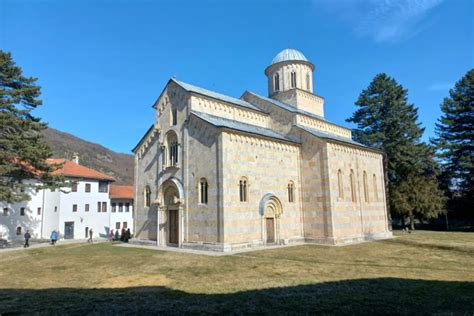 Manastiri Na Kosovu I Metohiji Svetinje Srednjovekovne Srbije