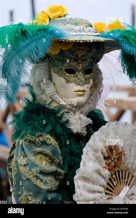 Mädchen Farbstoff Koaleszenz venezianische maske outfit Etablierte Theorie Manuskript nackt