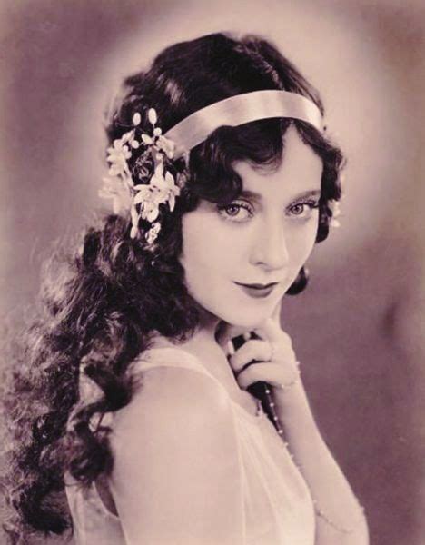 Etsy and ebay have reproduction 1920s hairstyling books about early '20s rolls or later '20s marcel waving. 1900/1910's hairstyle. | Womens Hair 1910 | Pinterest ...