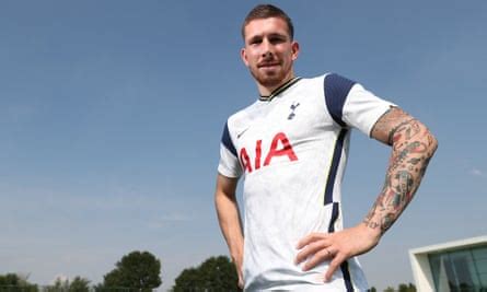 Vi elsker dig.fra tv 5rep: Højbjerg 'very proud and excited' after completing £15m ...