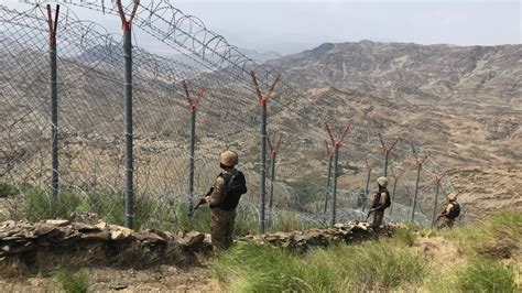 پاکستان افغانستان سرحد پر خاردار باڑ کی مخالفت کیوں کی جاتی ہے؟