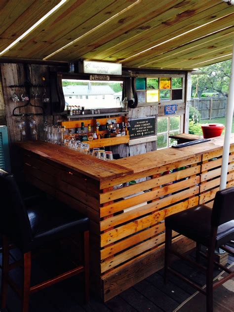 20 30 Homemade Pallet Bar Ideas