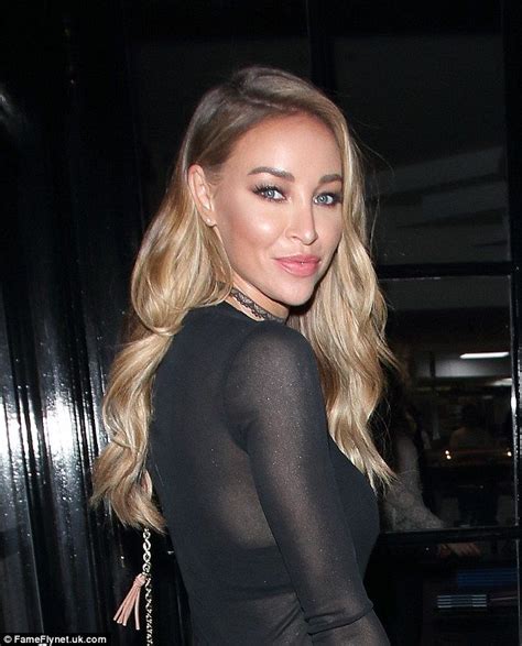 Former Towie Star Lauren Pope Flashes Her Lace Bra And Toned Abs