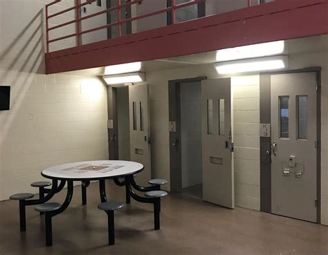 County Jails Assist Voting Under New Law | WGLT