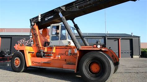 Reach stackers are able to transport a container short distances very quickly and pile them in various rows depending on its access. tito.com // Kalmar reach stacker DC4560RC4 full sliding ...