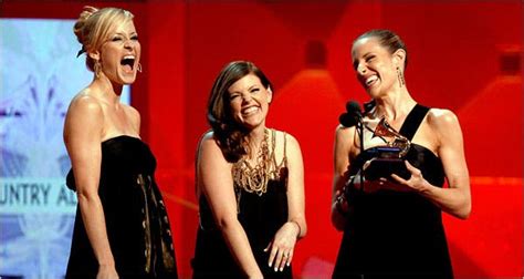 Defiant Dixie Chicks Are Big Winners At The Grammys The New York Times