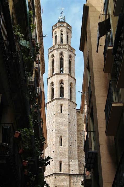Tiene 2 edificios en el que se reparten un total de 323 habitaciones con baño privado en pleno. Torre octogonal de la Basílica de Santa María del Mar en ...