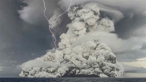 Tracking Water In The Tongan Volcanos Massive Eruption Plume Eos