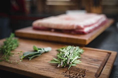 Porchetta Rezept Der Italienische Schweine Rollbraten Vom Grill