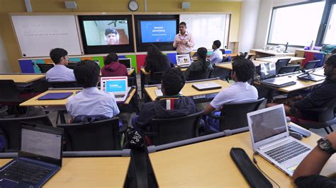 Students Participating In Large Numbers In Virtual Classroom