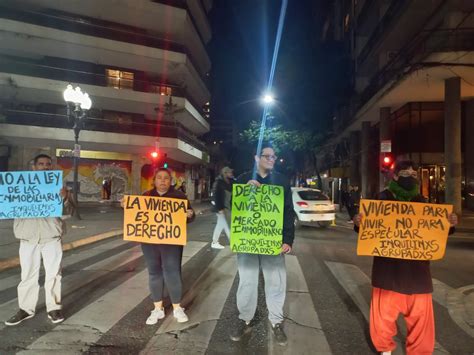Inquilinos Agrupados De Rosario Vuelve A Protestar En La Plaza Pringles
