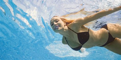 Maigrir en nageant les exercices à faire dans la piscine