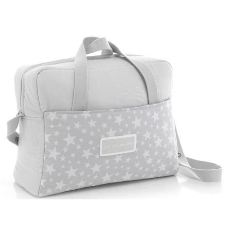 Si queréis utilizar esta bolsa de carrito como maleta para el bebé para el hospital también podéis hacerlo, tiene una capacidad suficiente para llevar todo lo que necesita tu pequeño para su nacimiento. Bolso Cambiador Star Cambrass : Opiniones