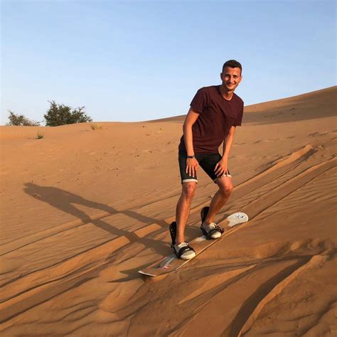 Bei radio essen bringen wir euch aber immer auf den neuesten wir haben eine neue morgenshow: Joshua Windelschmidt - Moderator bei Radio Essen - Radio Essen