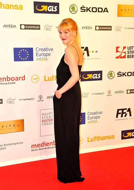 Laura Birn Häikäisi Avonaisessa Mekossaan European Film Awardseissa