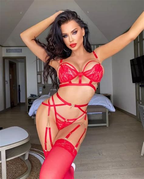 Model Gets Fans Fired Up As She Unleashes Curves In Skimpy Red Room Lingerie Holly Viral