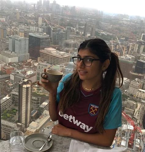 Pornhub Star Mia Khalifa To Have Surgery On Deflated Boob After Being Hit In Chest By Mph