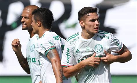 Raphael veiga (soccer player) was born on the 19th of june, 1995. Vice do Grêmio confirmou tentativa pelo Raphael Veiga - JB ...