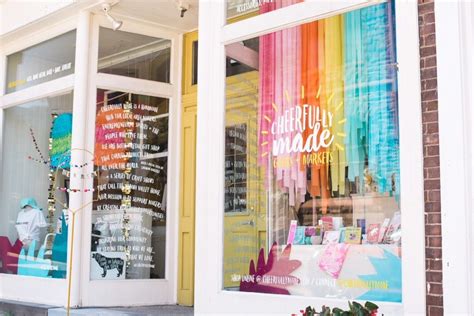 Summer Store Window Display Ideas